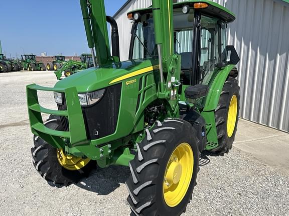 Image of John Deere 5090E equipment image 2