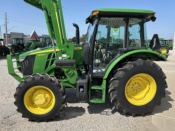 Image of John Deere 5090E equipment image 3