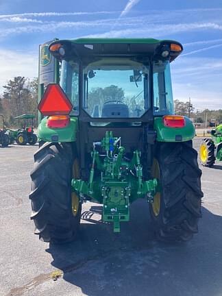 Image of John Deere 5090E equipment image 3
