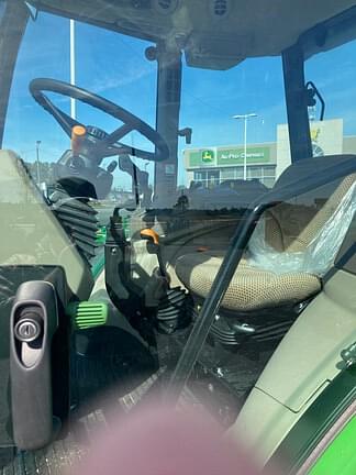 Image of John Deere 5090E equipment image 4