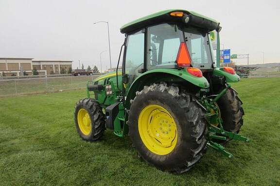 Image of John Deere 5090E equipment image 4