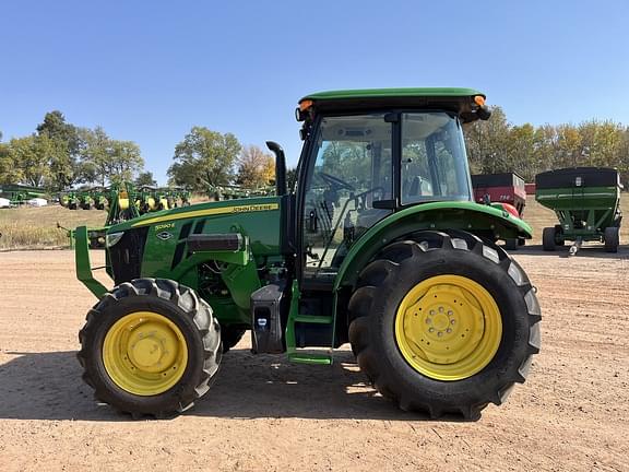 Image of John Deere 5090E equipment image 1