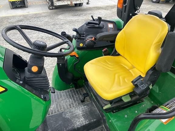 Image of John Deere 5090E equipment image 4