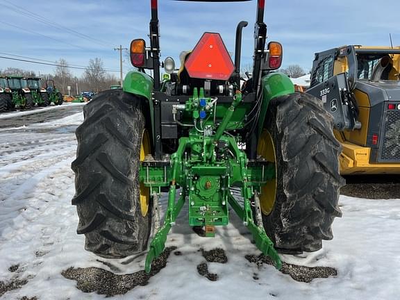 Image of John Deere 5090E equipment image 4