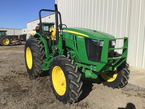 Image of John Deere 5090E equipment image 4