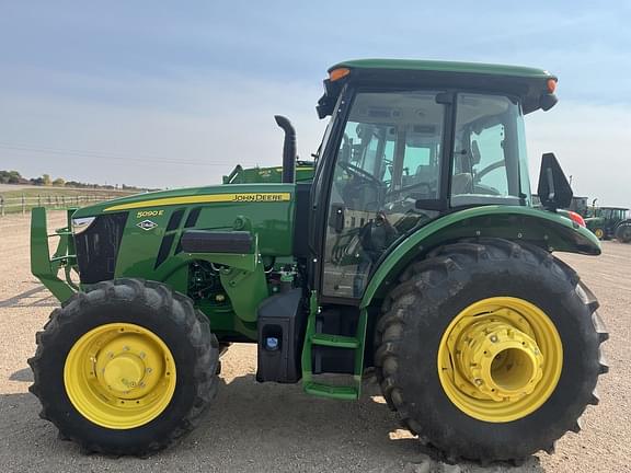 Image of John Deere 5090E equipment image 1