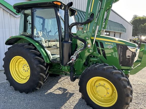 Image of John Deere 5090E equipment image 3