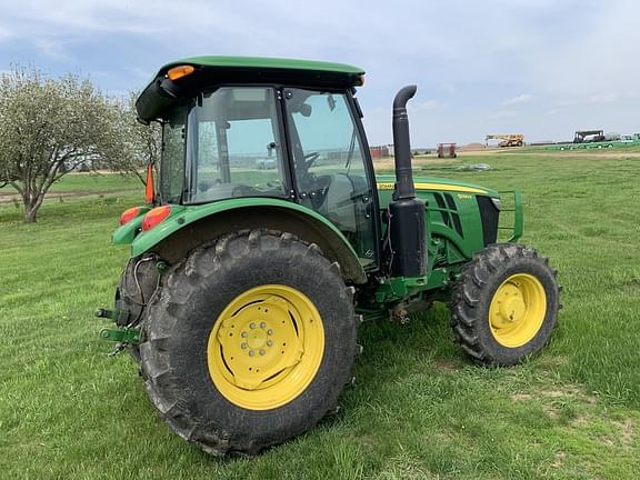 Image of John Deere 5090E equipment image 1