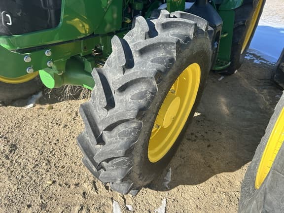 Image of John Deere 5090E equipment image 1