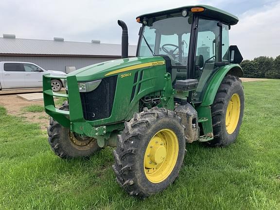 Image of John Deere 5090E equipment image 4