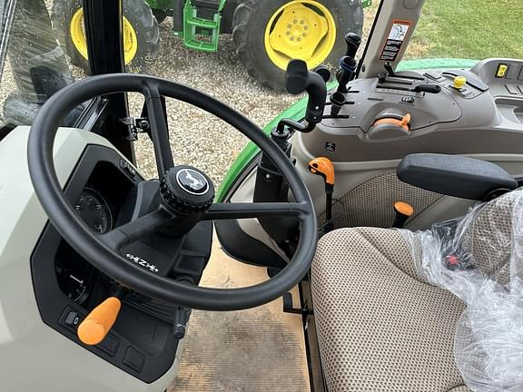 Image of John Deere 5090E equipment image 3