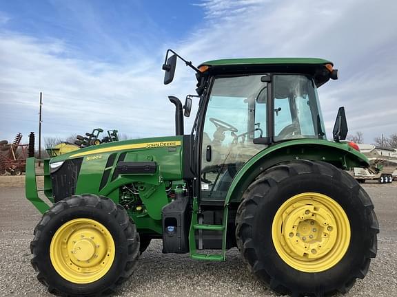 Image of John Deere 5090E equipment image 1