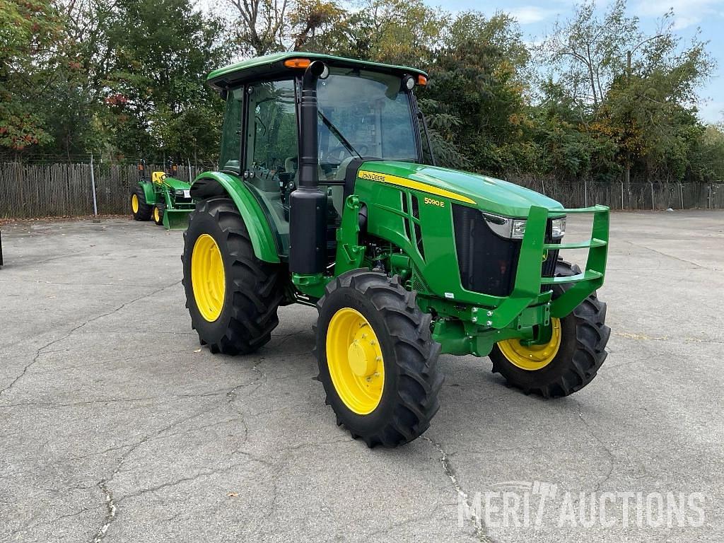 Image of John Deere 5090E Primary image