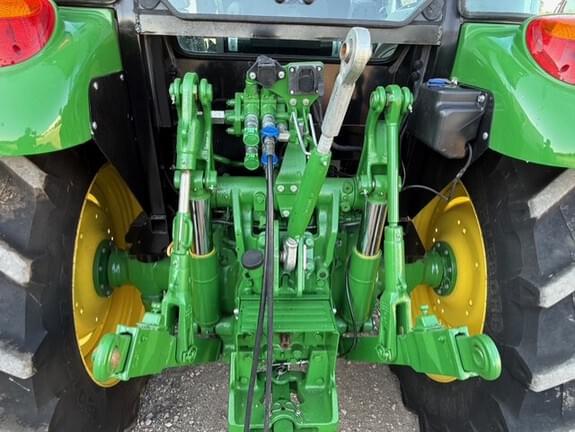 Image of John Deere 5090M equipment image 3