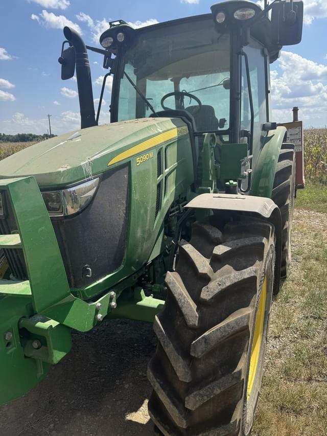 Image of John Deere 5090M equipment image 1