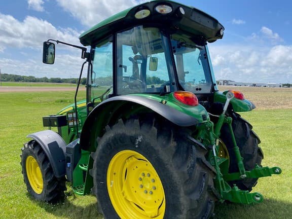 Image of John Deere 5090M equipment image 4