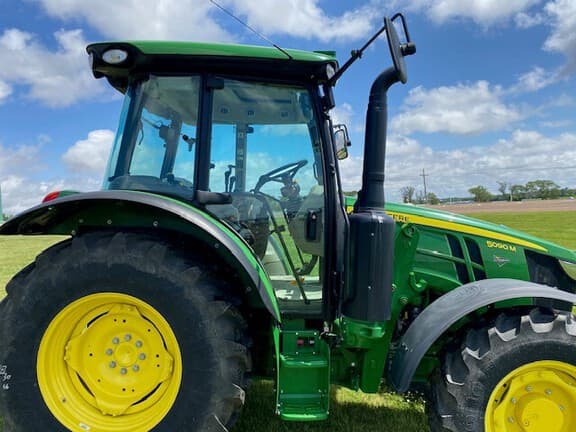 Image of John Deere 5090M equipment image 1