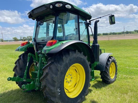 Image of John Deere 5090M equipment image 3