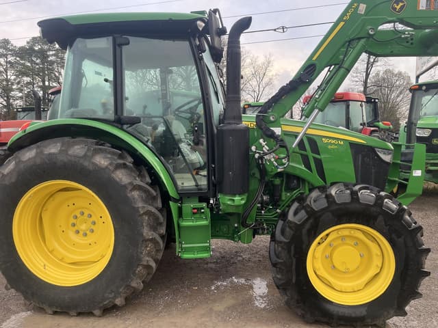 Image of John Deere 5090M equipment image 2