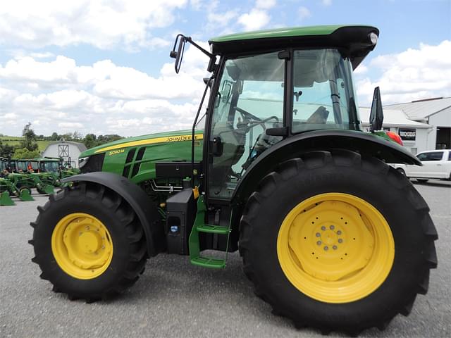 Image of John Deere 5090M equipment image 1