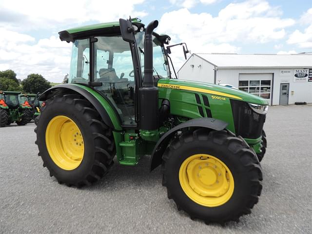 Image of John Deere 5090M equipment image 2