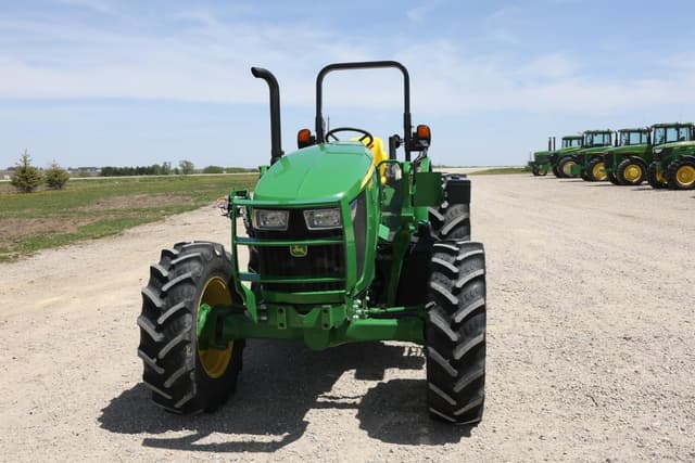 Image of John Deere 5095M equipment image 2