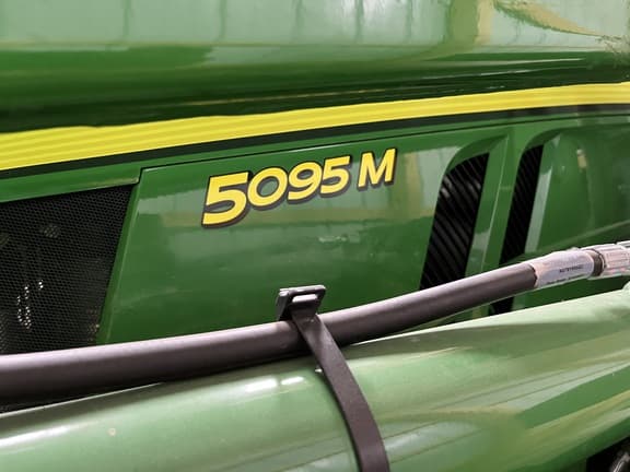 Image of John Deere 5095M equipment image 4