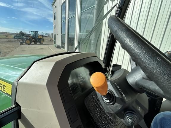Image of John Deere 5095M equipment image 3