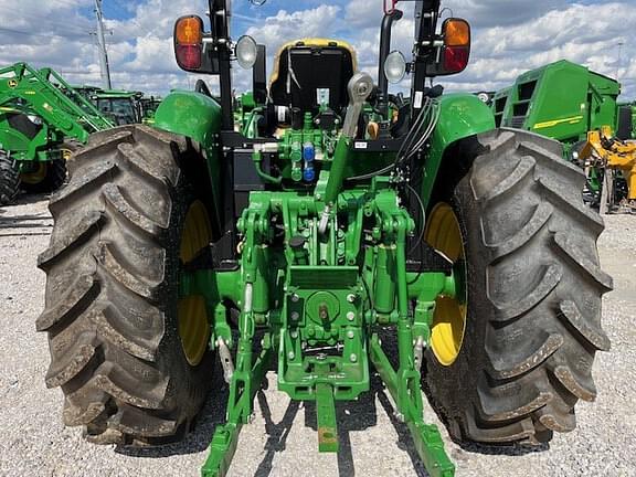 Image of John Deere 5095M equipment image 3