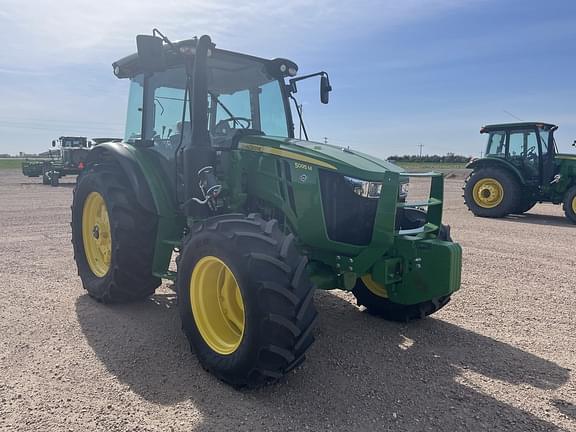 Image of John Deere 5095M equipment image 1