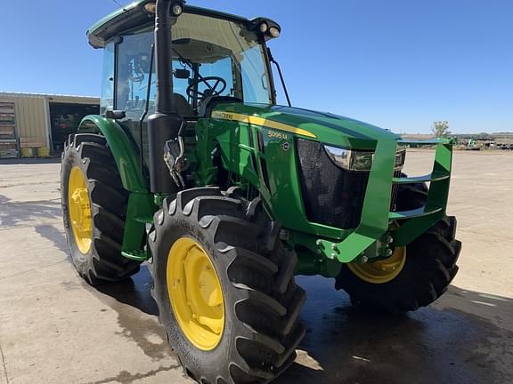Image of John Deere 5095M equipment image 3
