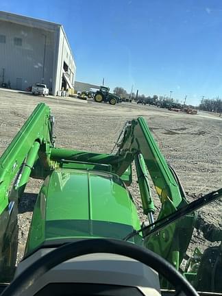 Image of John Deere 5095M equipment image 4