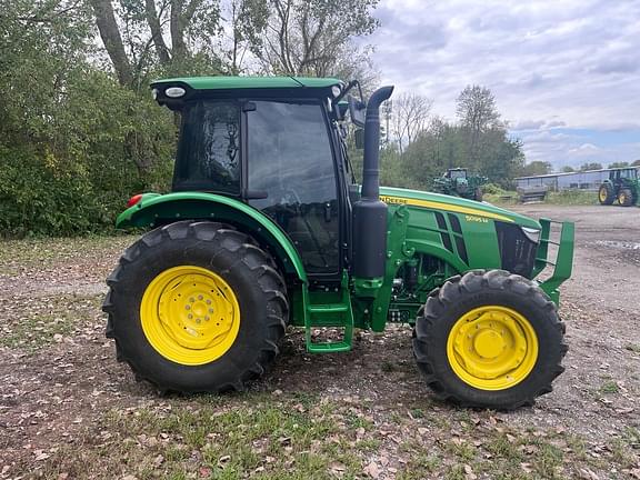 Image of John Deere 5095M equipment image 3