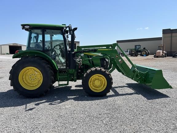 Image of John Deere 5095M equipment image 4