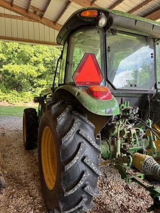 Image of John Deere 5100E equipment image 4