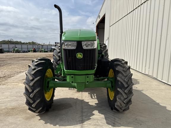 Image of John Deere 5100E equipment image 4