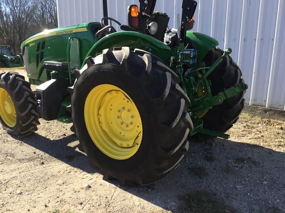 Image of John Deere 5100E equipment image 3
