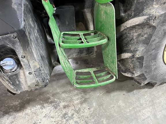 Image of John Deere 5100E equipment image 4