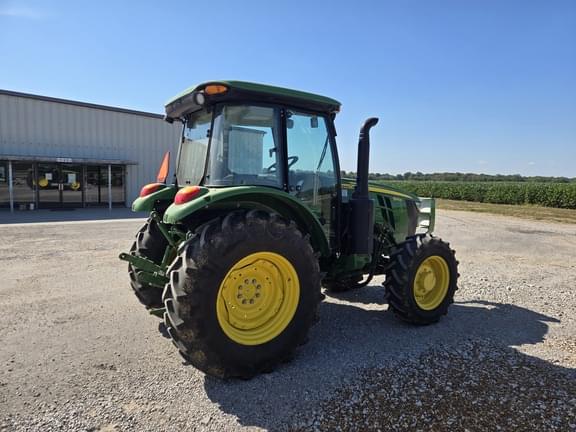 Image of John Deere 5100E equipment image 3