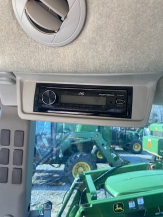 Image of John Deere 5100E equipment image 4