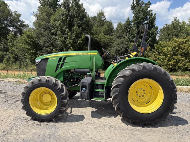Image of John Deere 5100E equipment image 3
