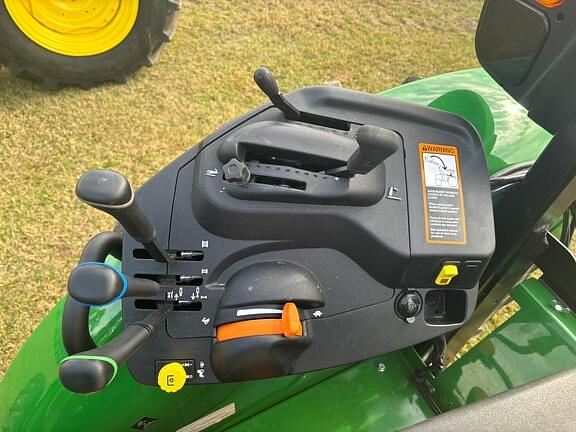 Image of John Deere 5100E equipment image 3