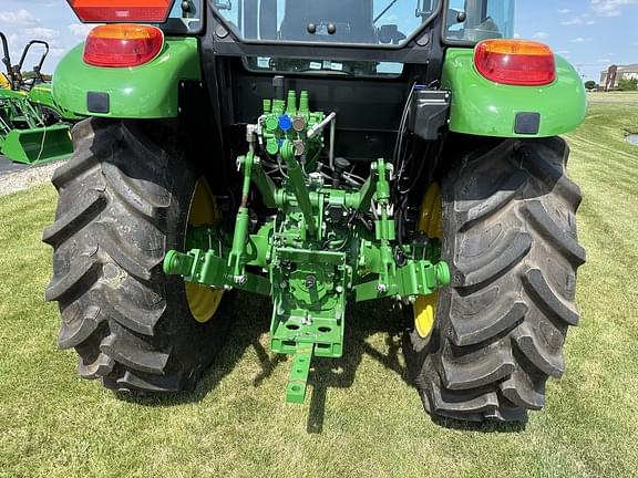 Image of John Deere 5100E equipment image 3