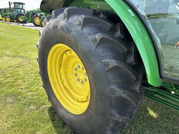 Image of John Deere 5100E equipment image 4