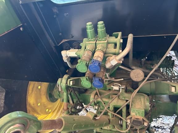 Image of John Deere 5100E equipment image 4