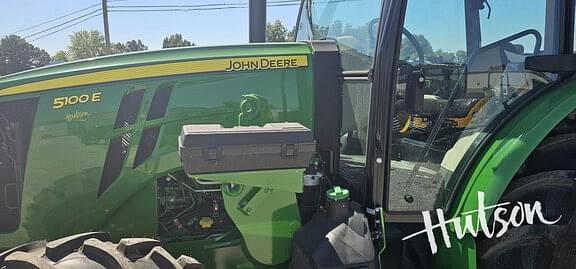 Image of John Deere 5100E equipment image 4