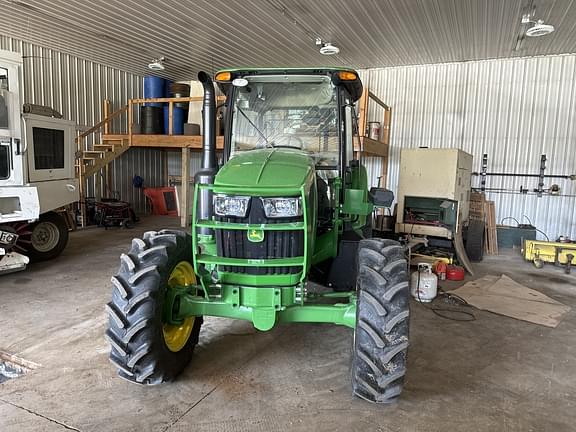 Image of John Deere 5100E equipment image 4