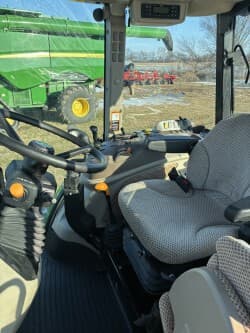 Image of John Deere 5100E equipment image 4