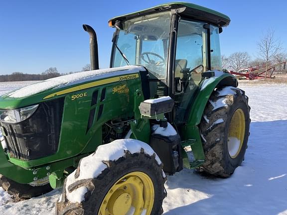 Image of John Deere 5100E equipment image 2