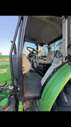 Image of John Deere 5100E equipment image 4